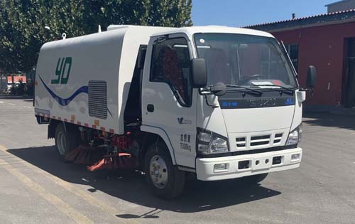扫路车