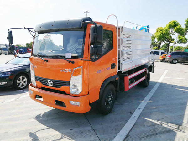 时风蓝牌洒水车5吨