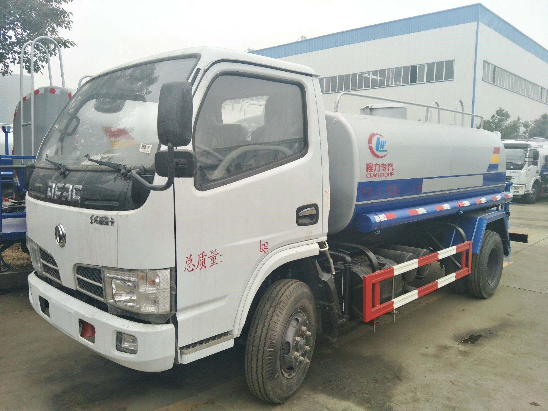 不上户东风洒水车5吨